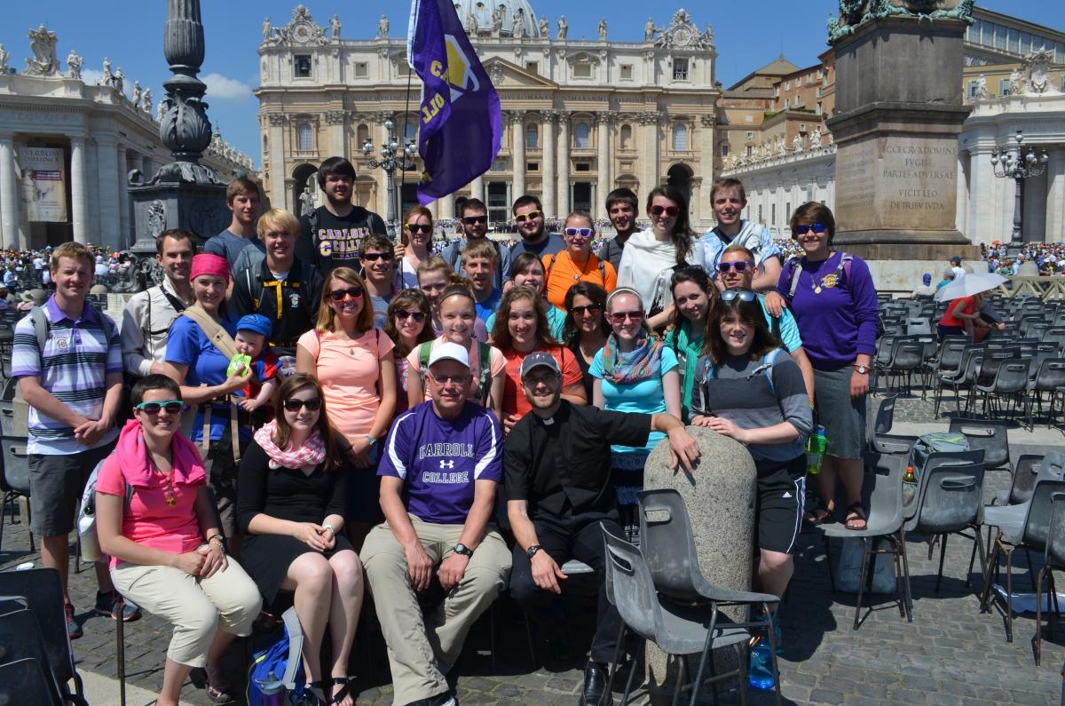 Traveling Carroll Students Pose for a Photo